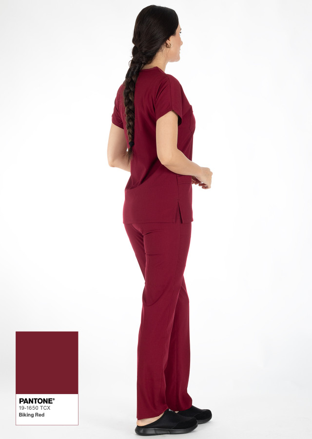 Bordo Likralı İnce Scrubs Flex Doktor Hemşire Forması Takımı Yandan Poz