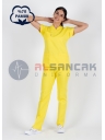 Sarı Pamuklu Scrubs Doktor ve Hemşire Forması Sarı Pamuklu Scrubs Doktor ve Hemşire Forması