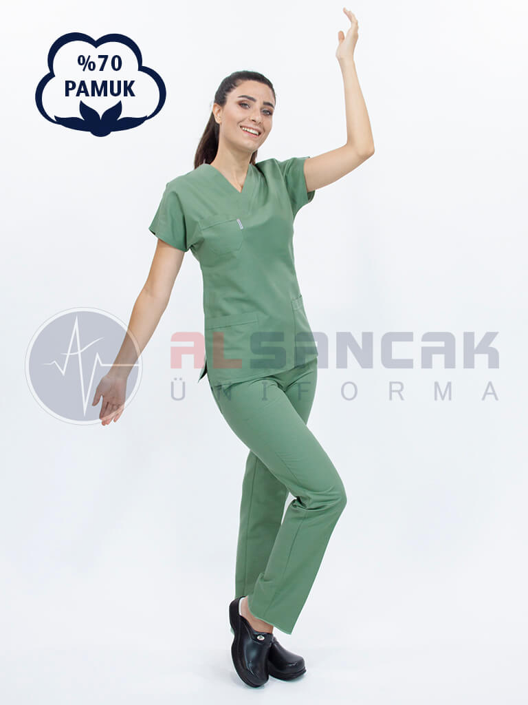Zeytin Yeşili Pamuklu Scrubs Doktor ve Hemşire Forması Zeytin Yeşili Pamuklu Scrubs Doktor ve Hemşire Forması