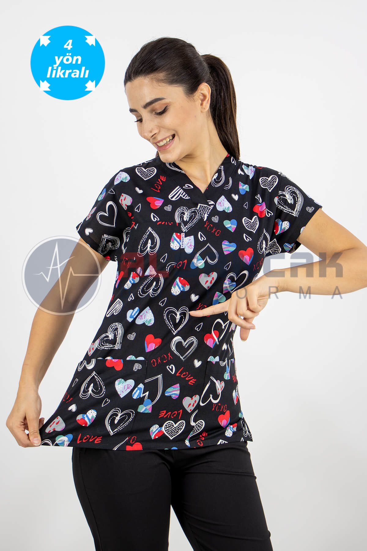 Scrubs Flex Siyah Kalp Desenli Doktor ve Hemşire Forması Üstü Scrubs Flex Siyah Kalp Desenli Doktor ve Hemşire Forması Üstü