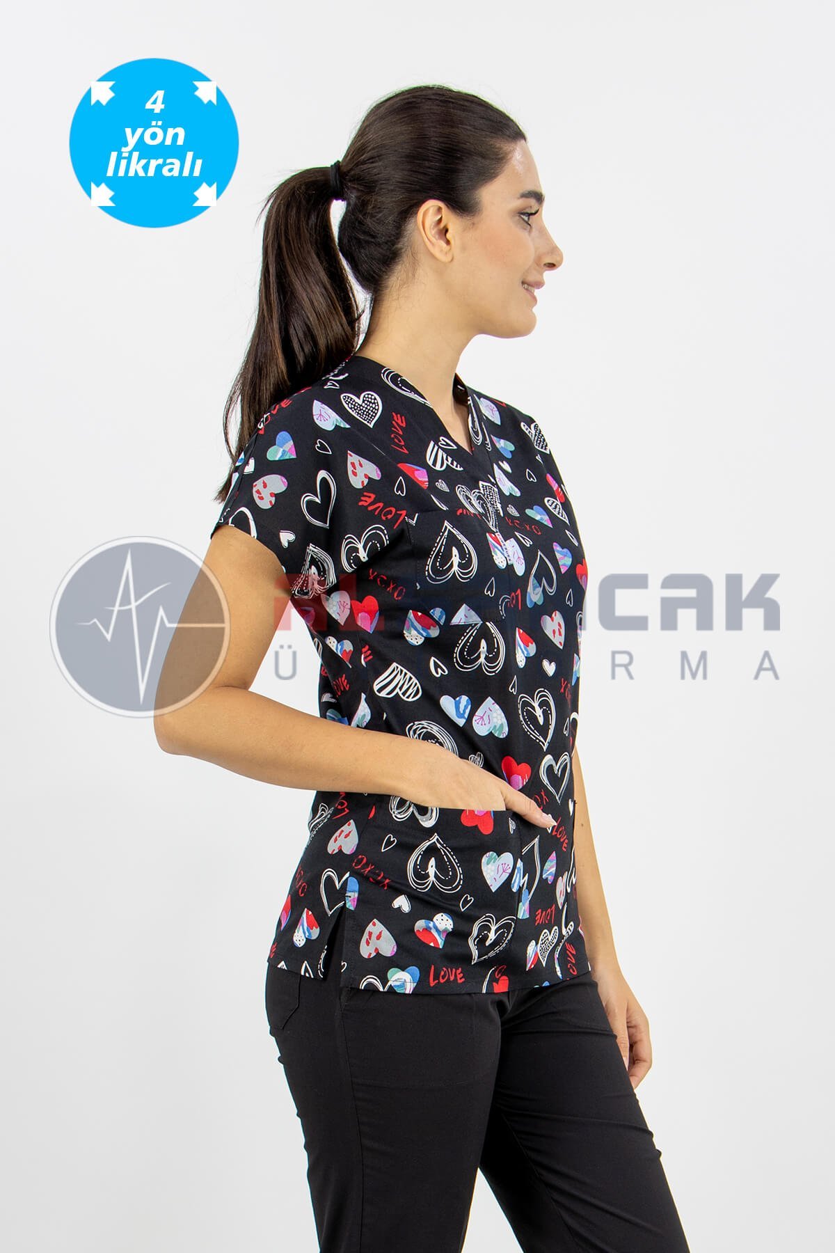 Scrubs Flex Siyah Kalp Desenli Doktor ve Hemşire Forması Üstü Scrubs Flex Siyah Kalp Desenli Doktor ve Hemşire Forması Üstü