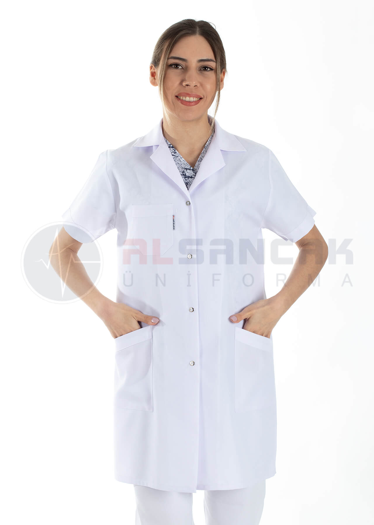 Kadın Spor Yaka Kısa Kol Beyaz Doktor Önlüğü Kadın Spor Yaka Kısa Kol Beyaz Doktor Önlüğü