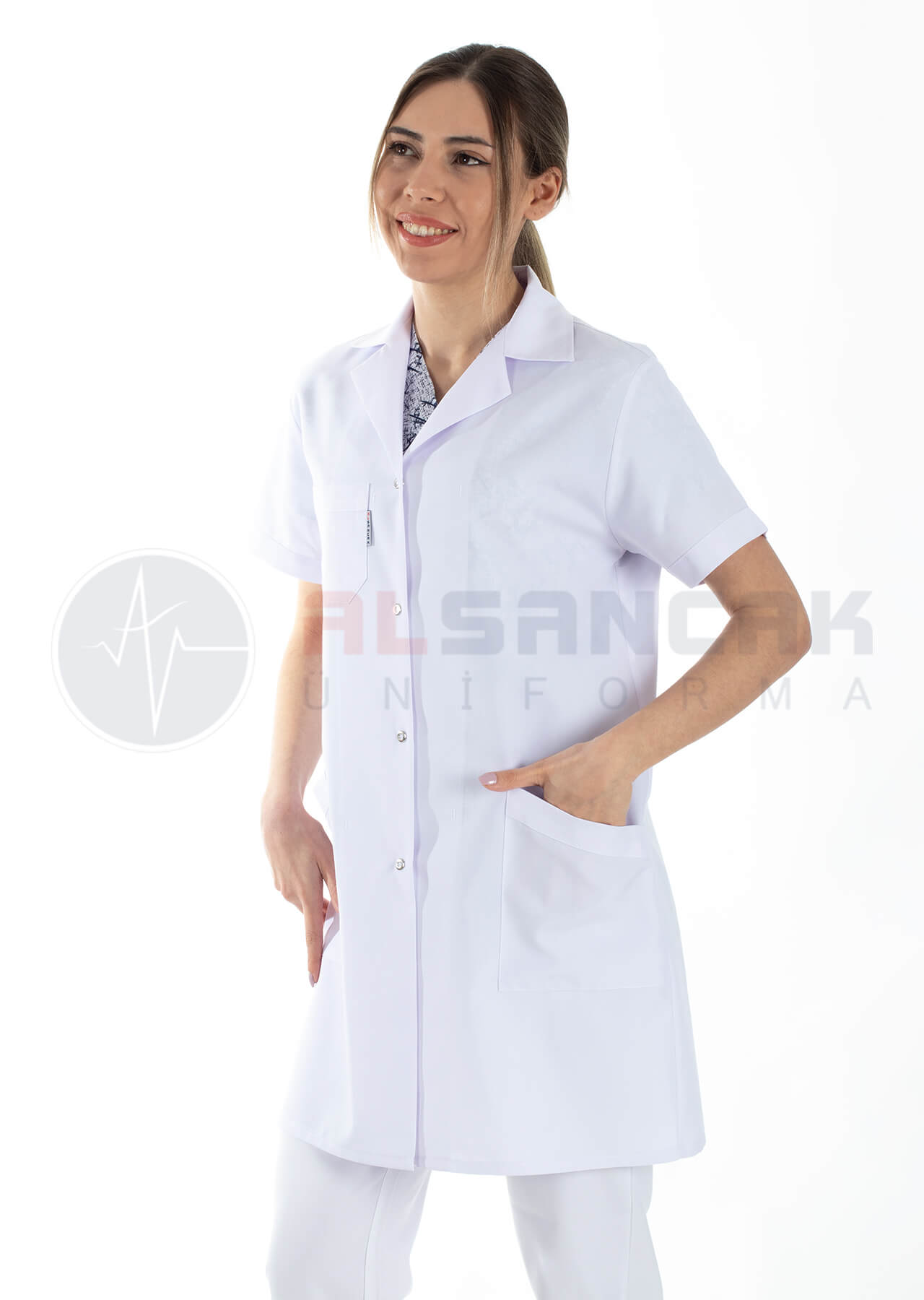 Kadın Spor Yaka Kısa Kol Beyaz Doktor Önlüğü Kadın Spor Yaka Kısa Kol Beyaz Doktor Önlüğü