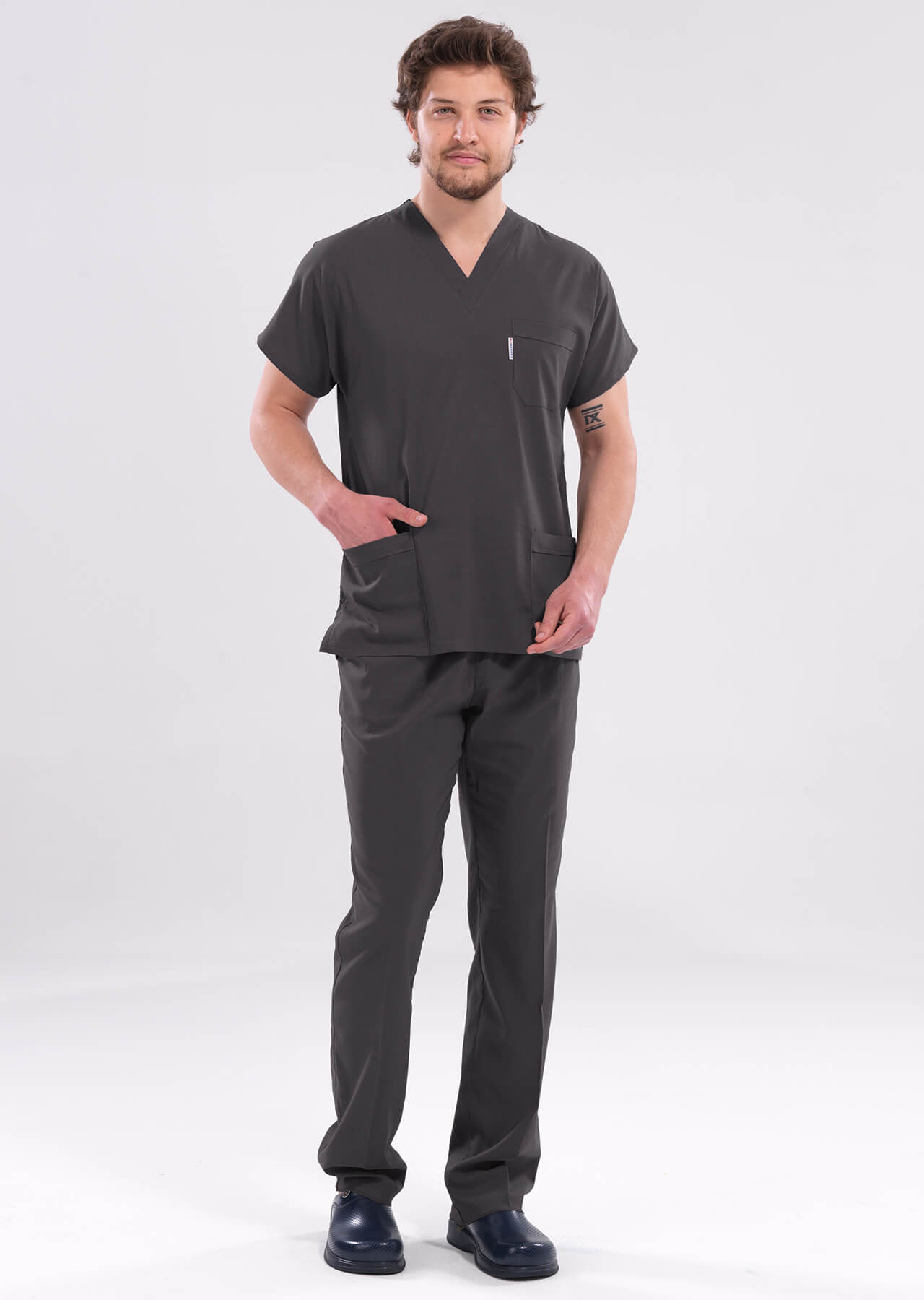 Erkek Antrasit Likralı İnce Scrubs Doktor Forması Takımı Erkek Antrasit Likralı İnce Scrubs Doktor Forması Takımı