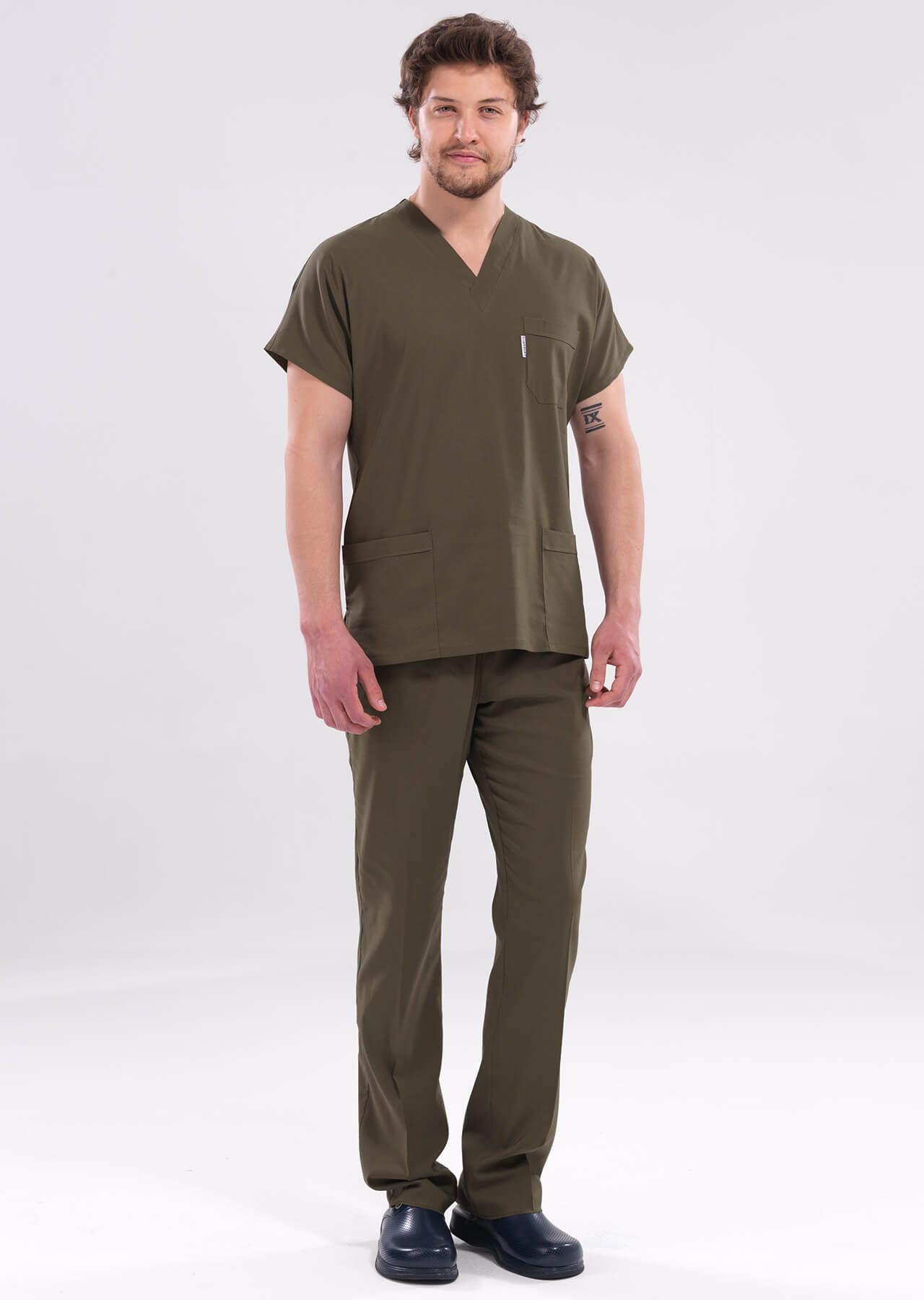 Erkek Haki Likralı İnce Scrubs Doktor Forması Takımı Erkek Haki Likralı İnce Scrubs Doktor Forması Takımı