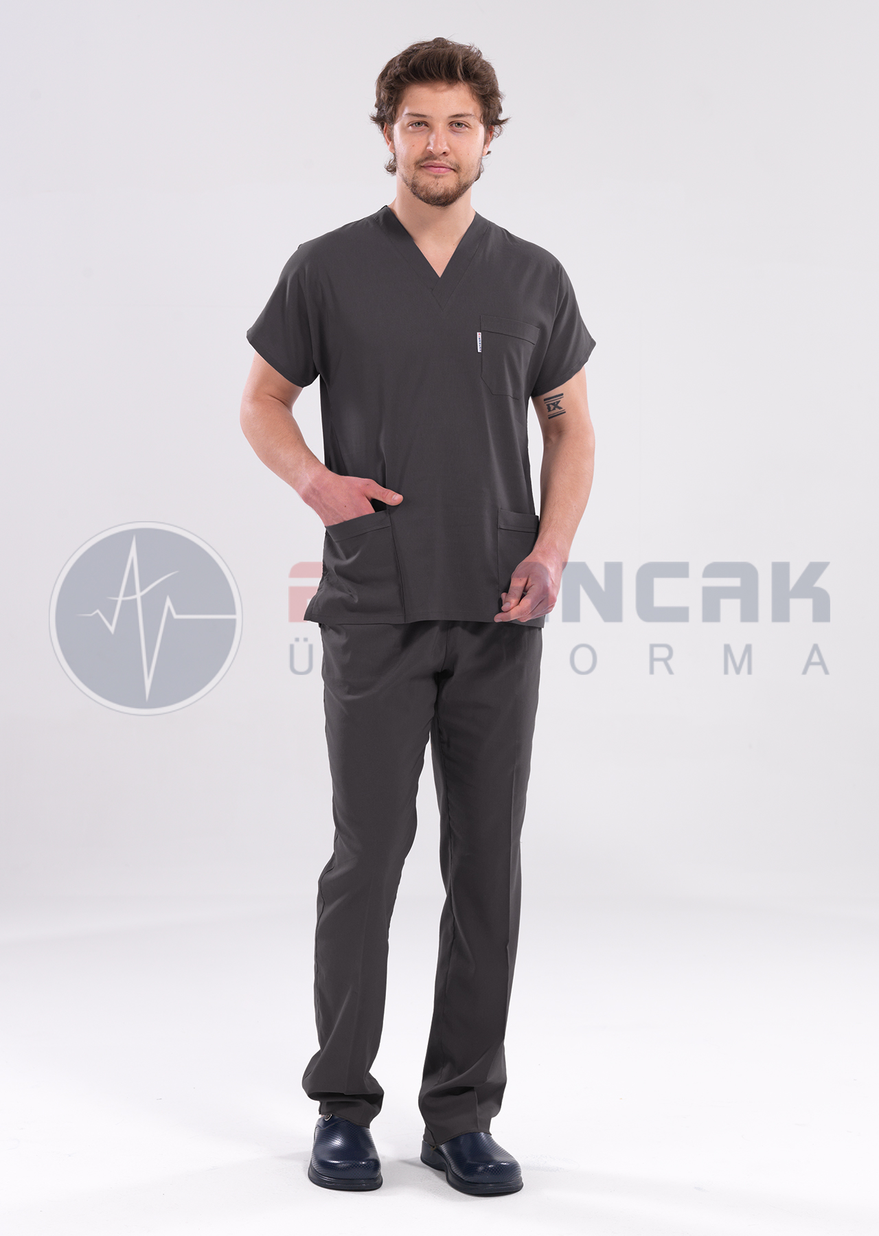 Scrubs Flex® Erkek Kişiye Özel Üretim Likralı İnce Kumaş Doktor Forması Scrubs Flex® Erkek Kişiye Özel Üretim Likralı İnce Kumaş Doktor Forması