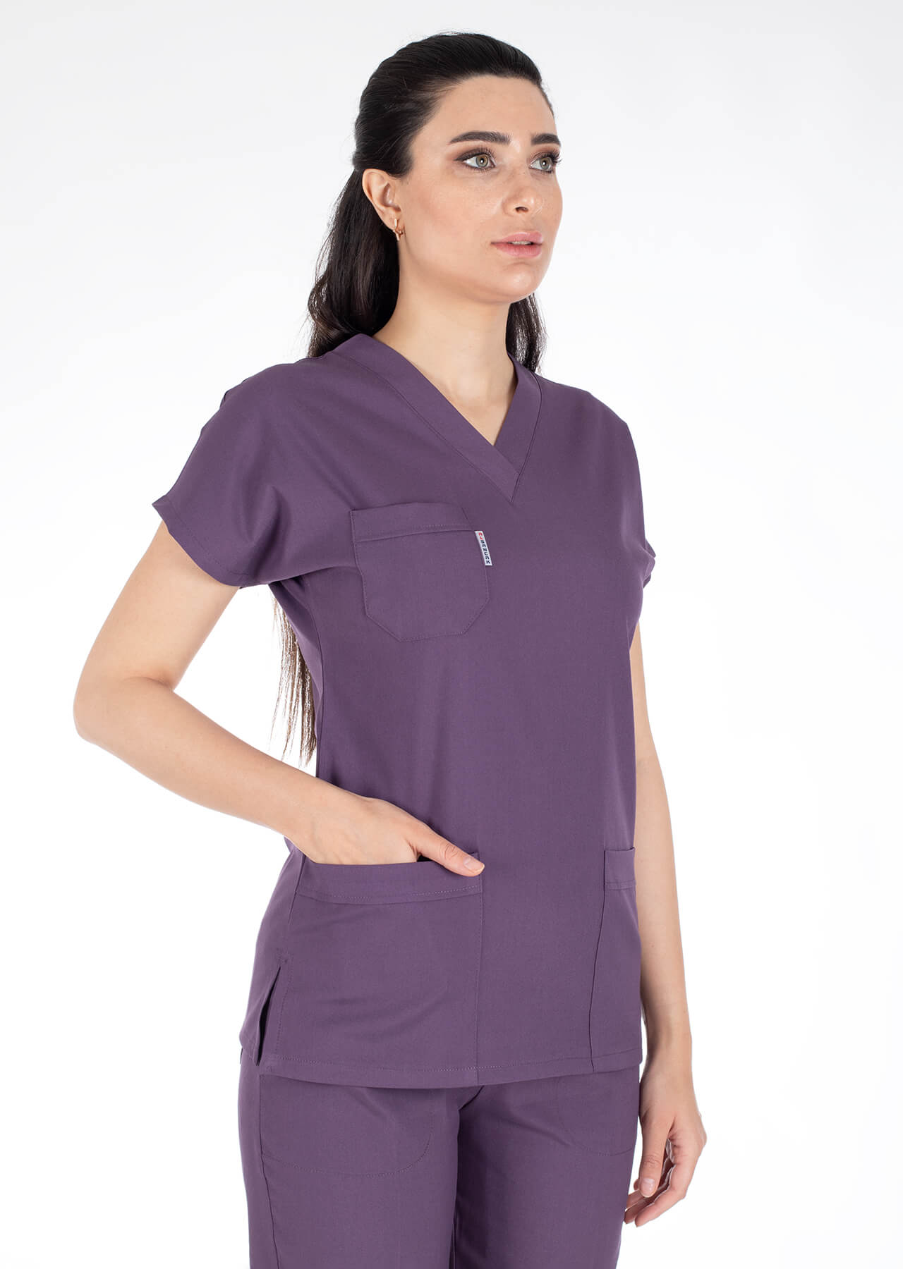 Mürdüm Likralı İnce Scrubs Doktor Hemşire Forması Takımı Mürdüm Likralı İnce Scrubs Doktor Hemşire Forması Takımı