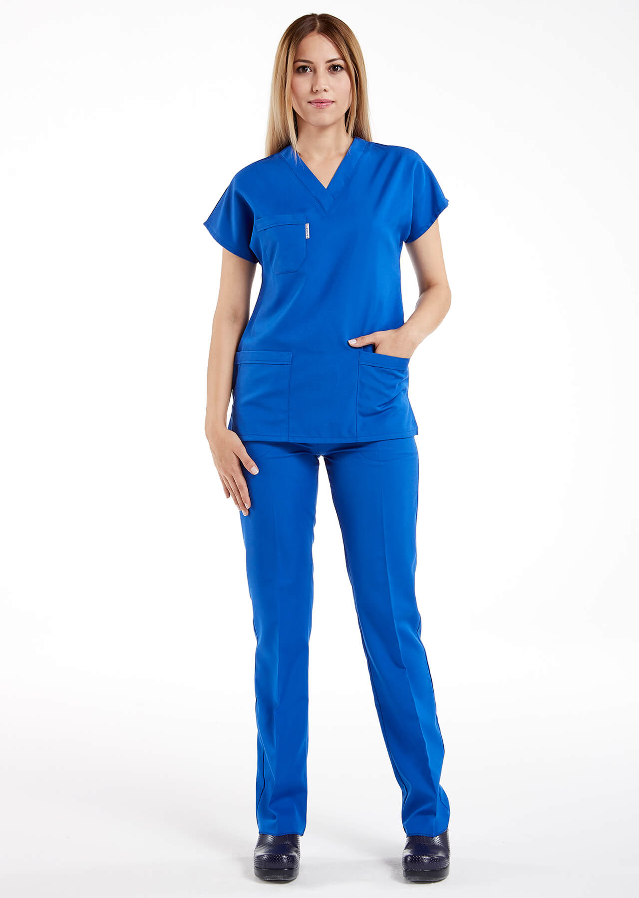 Saks Mavi Likralı İnce Scrubs Doktor Hemşire Forması Takımı Saks Mavi Likralı İnce Scrubs Doktor Hemşire Forması Takımı