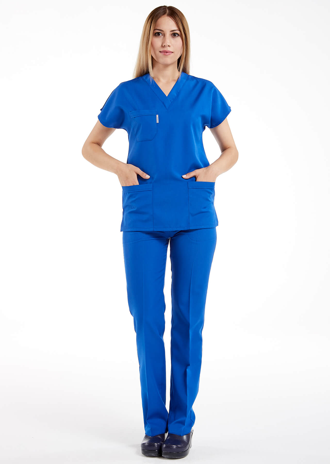 Saks Mavi Likralı İnce Scrubs Doktor Hemşire Forması Takımı Saks Mavi Likralı İnce Scrubs Doktor Hemşire Forması Takımı