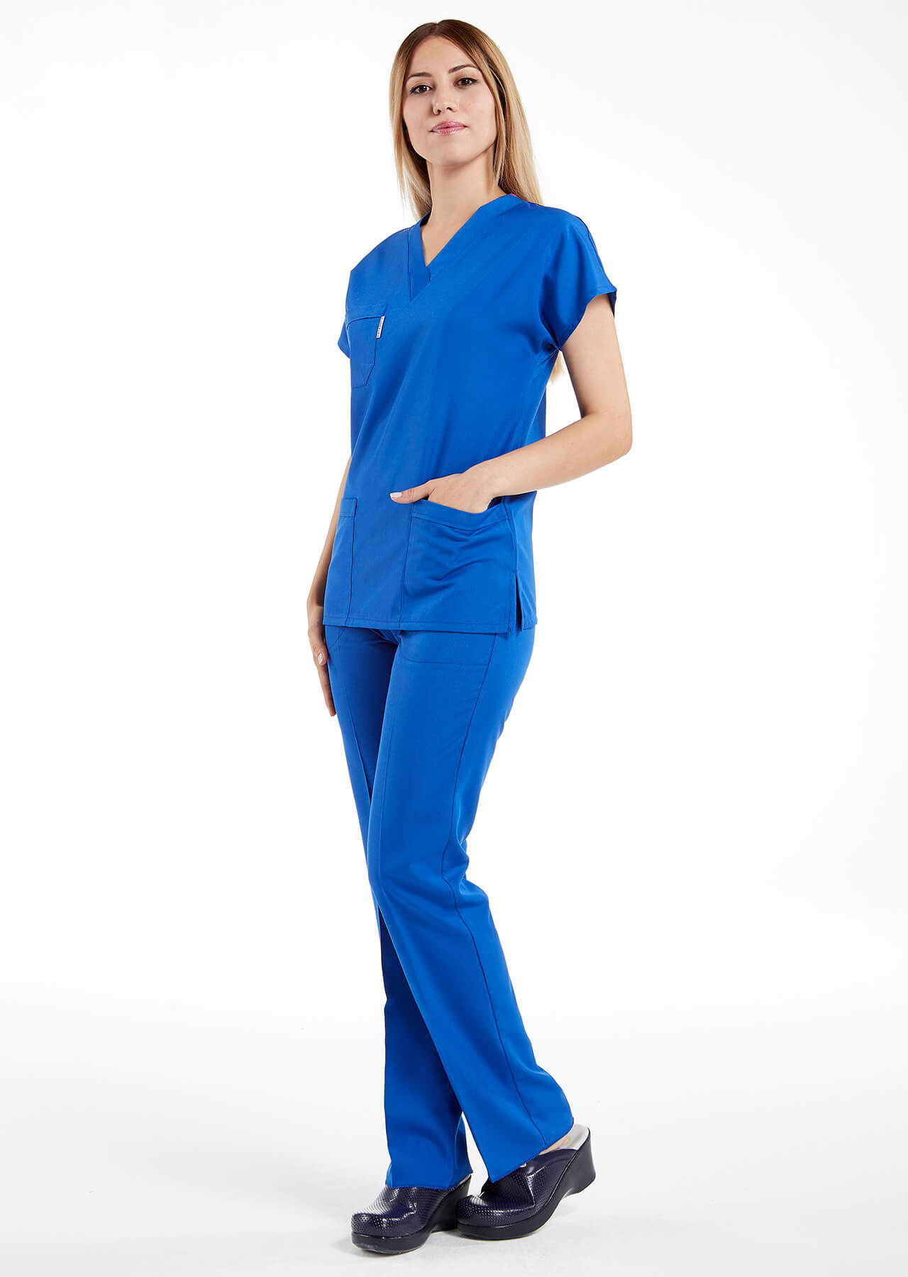 Saks Mavi Likralı İnce Scrubs Doktor Hemşire Forması Takımı Saks Mavi Likralı İnce Scrubs Doktor Hemşire Forması Takımı